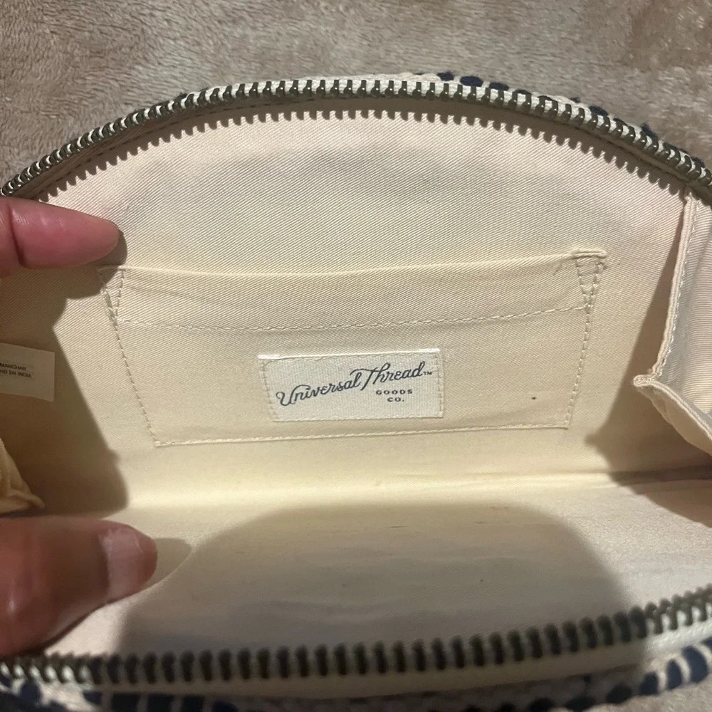 Universal Thread Navy and Cream Key Holder/clutch/ purse with Tassel.